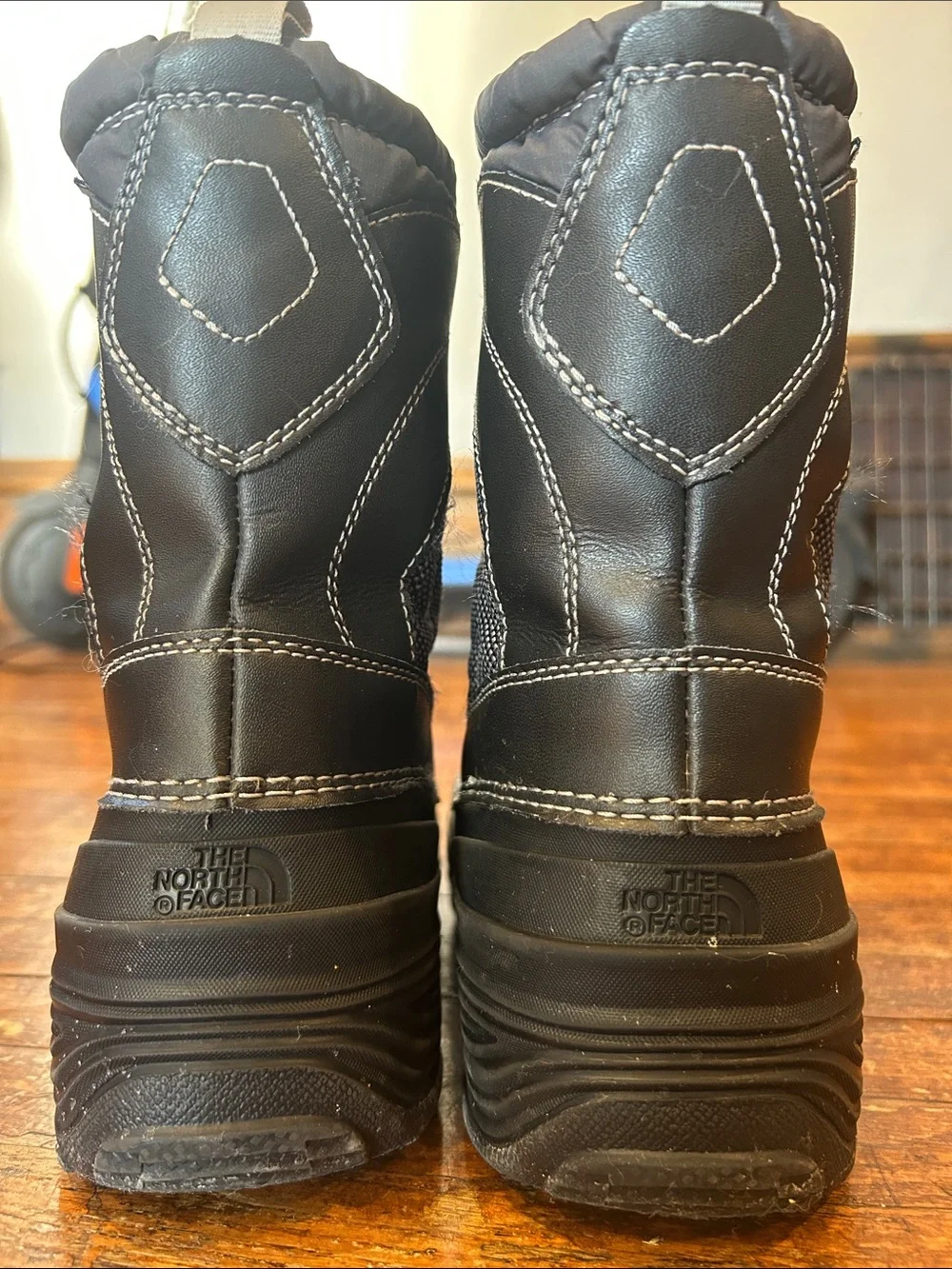 TNF snow boots sz Y3